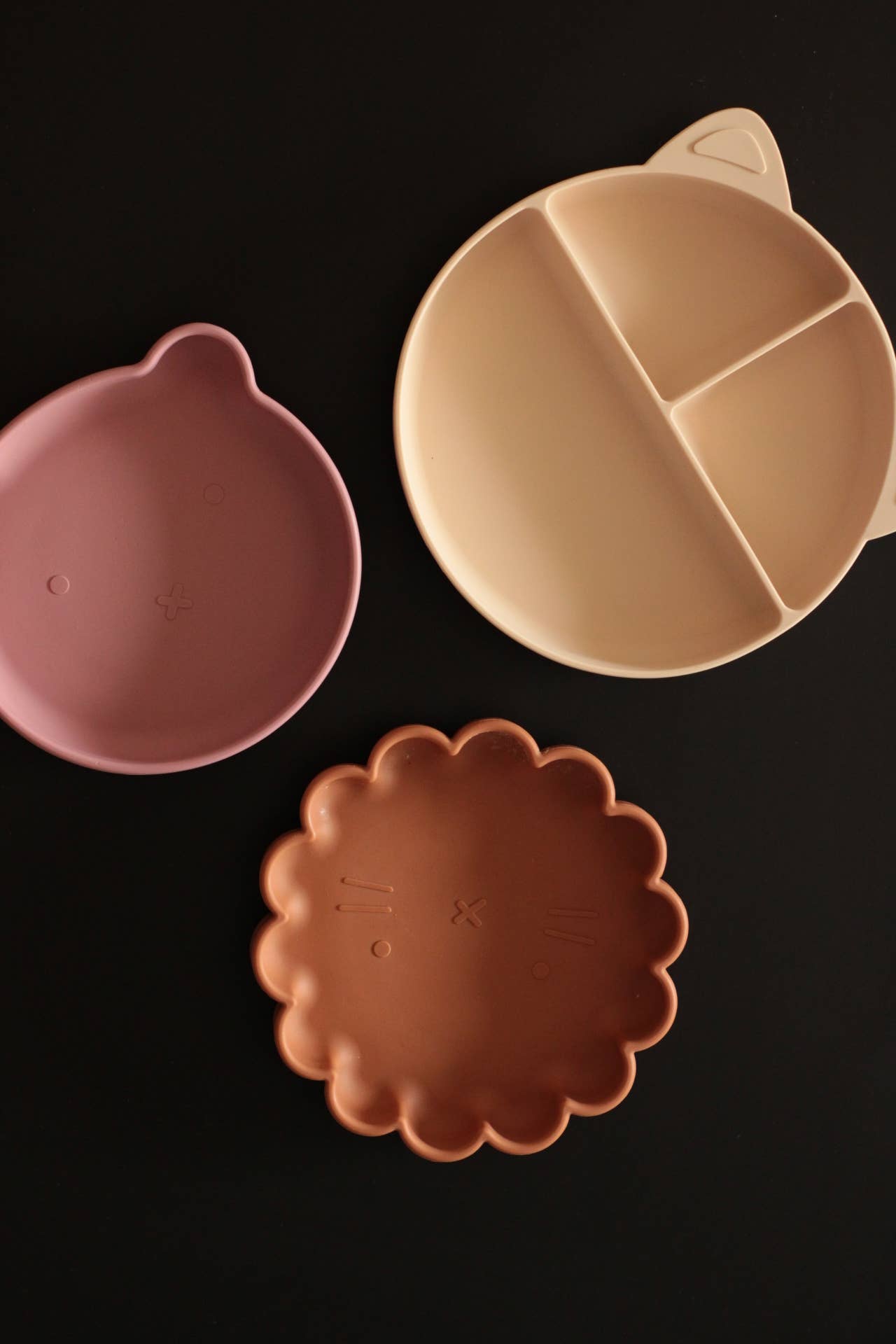 Assiette en silicone avec compartiments (crème)