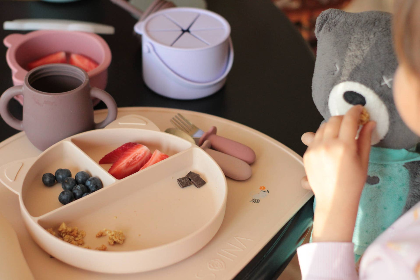 Assiette en silicone avec compartiments (crème)